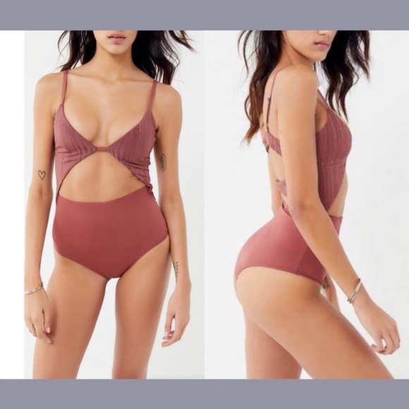 NWT Tavik [ Small ] Penelope Slinky Rib One Piece Swimsuit‎ in Berry - Picture 1 of 11